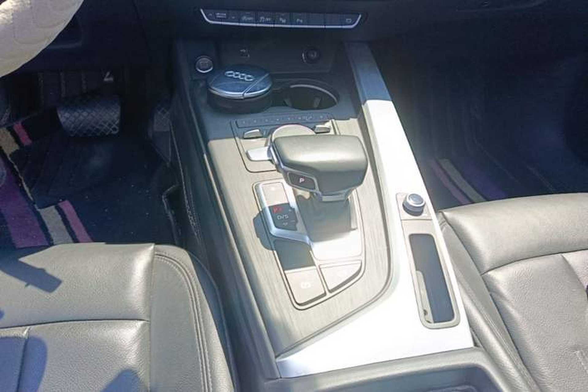 Used Audi A4L 2019 40 TFSI Fashion Edition China VI Emission Standard Gear Lever