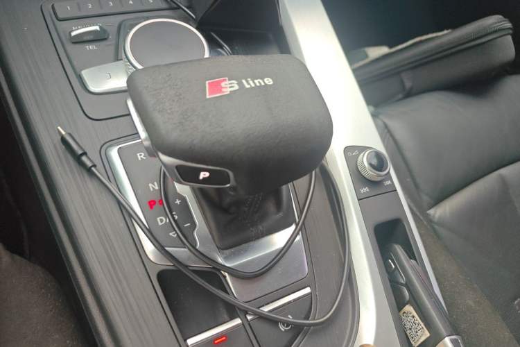 Used Audi A4L 2019 40 TFSI Fashion Version China V Gear Lever
