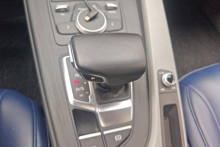 Used Audi A4L 2019 40 TFSI Ambition Version China V Gear Lever