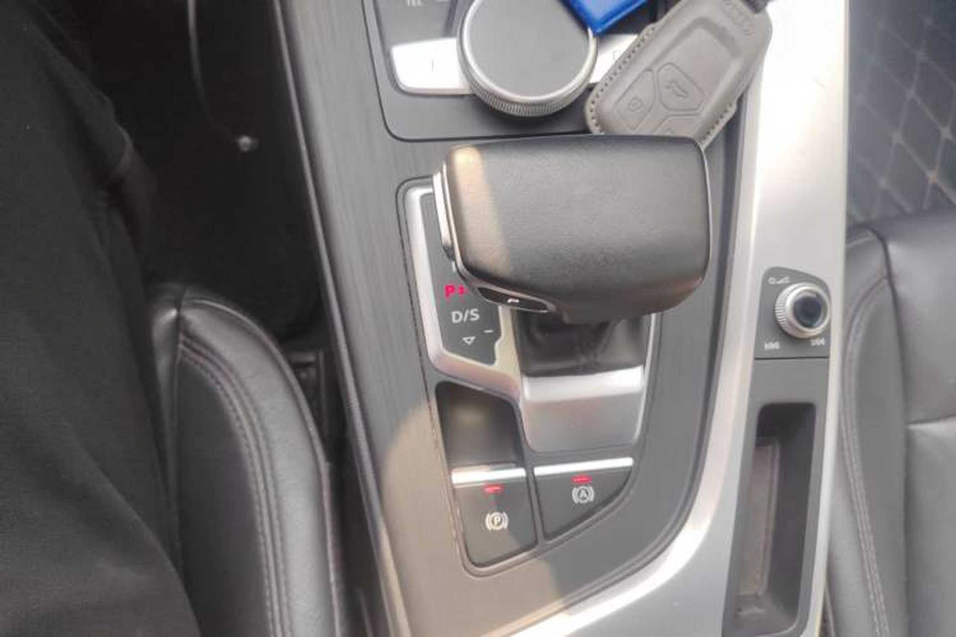 Used Audi A4L 2019 40 TFSI Fashion Edition China VI Emission Standard Gear Lever