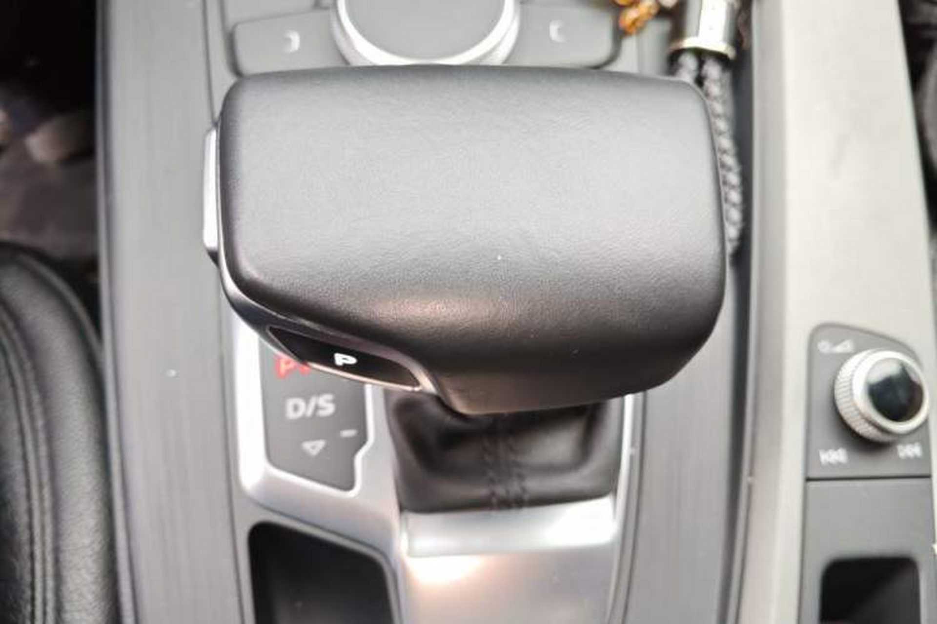 Used Audi A4L 2019 40 TFSI Ambition Version China V Gear Lever