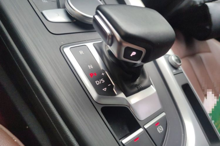 Used Audi A4L 2019 40 TFSI Fashion Edition China VI Emission Standard Gear Lever