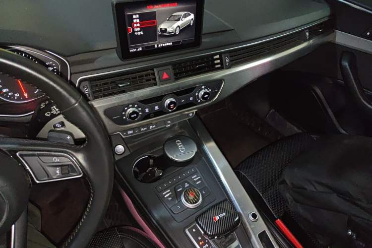 Used Audi A4L 2019 40 TFSI Ambition China VI Gear Lever