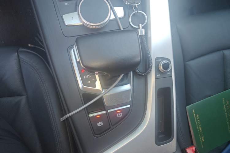 Used Audi A4L 2019 40 TFSI Fashion Version China V Gear Lever