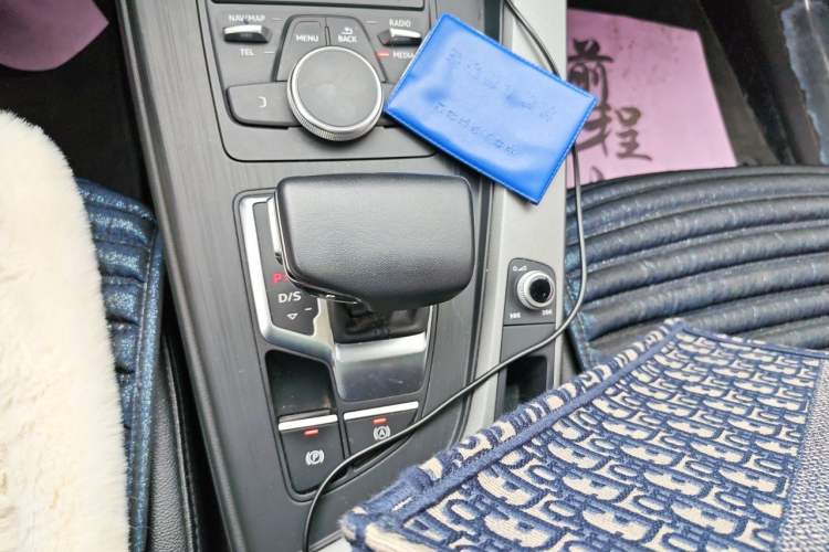 Used Audi A4L 2019 40 TFSI Ambition Version China V Gear Lever