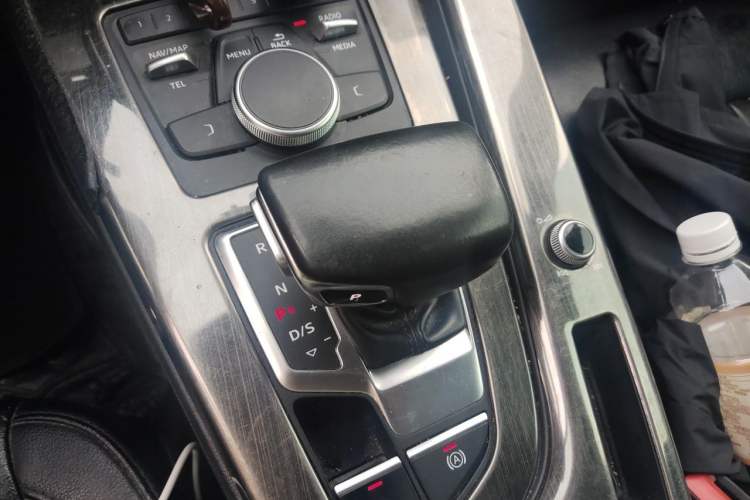 Used Audi A4L 2019 40 TFSI Ambition Version China V Gear Lever