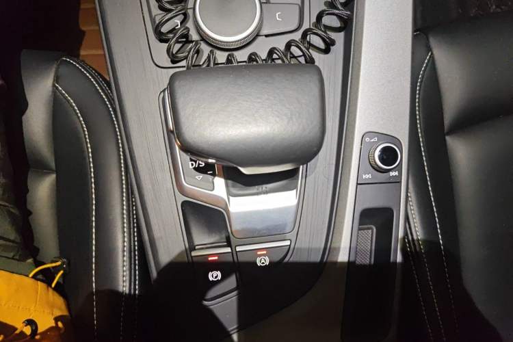 Used Audi A4L 2019 40 TFSI Ambition Version China V Gear Lever