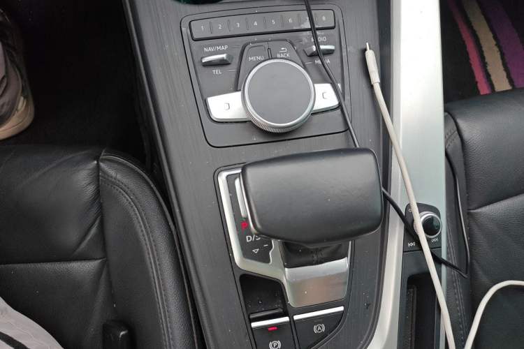 Used Audi A4L 2019 40 TFSI Fashion Edition China VI Emission Standard Gear Lever