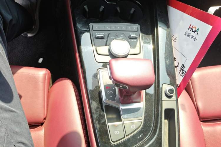 Used Audi A4L 2019 40 TFSI Ambition China VI Gear Lever