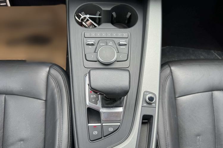 Used Audi A4L 2019 40 TFSI Ambition China VI Gear Lever