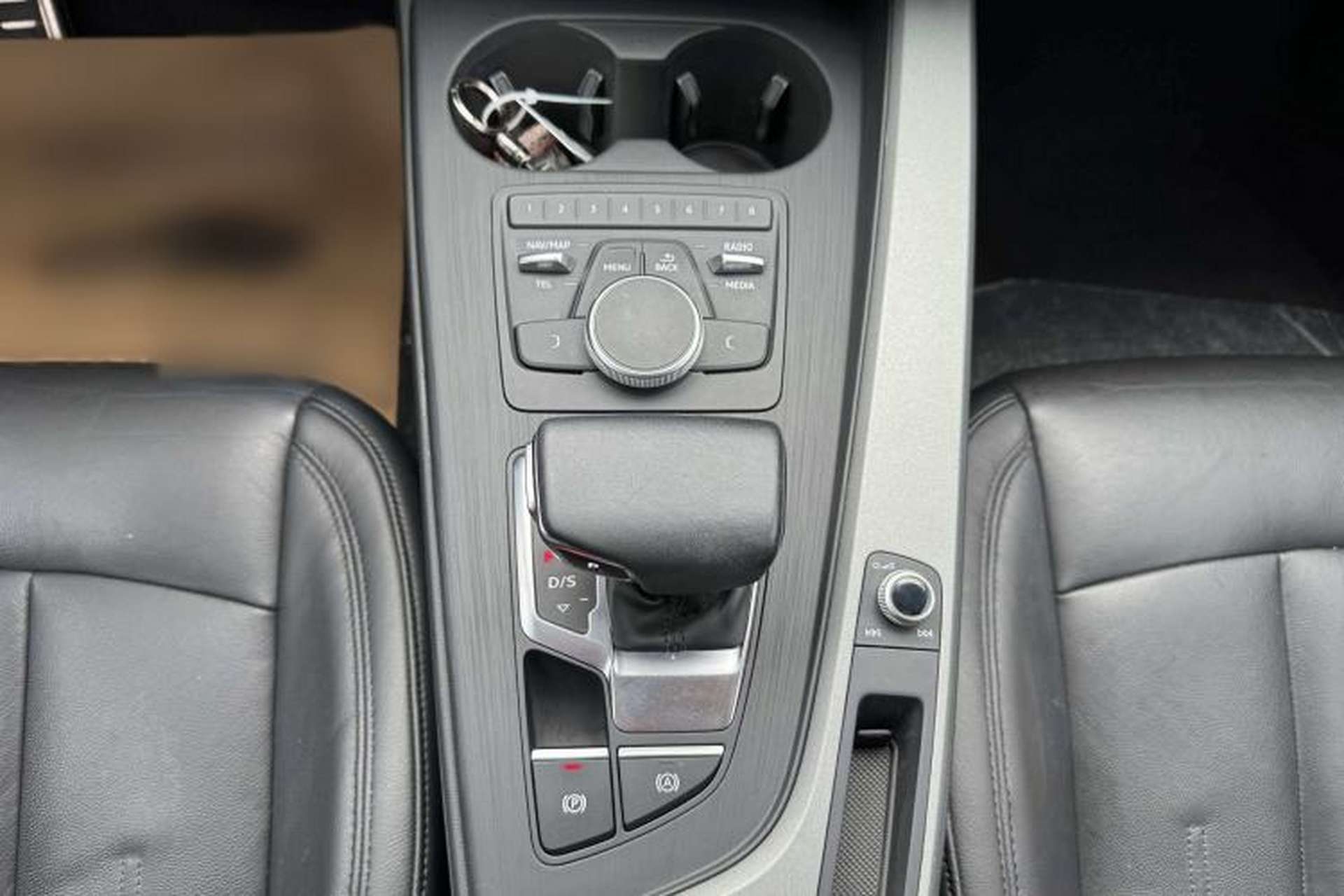 Used Audi A4L 2019 40 TFSI Ambition China VI Gear Lever