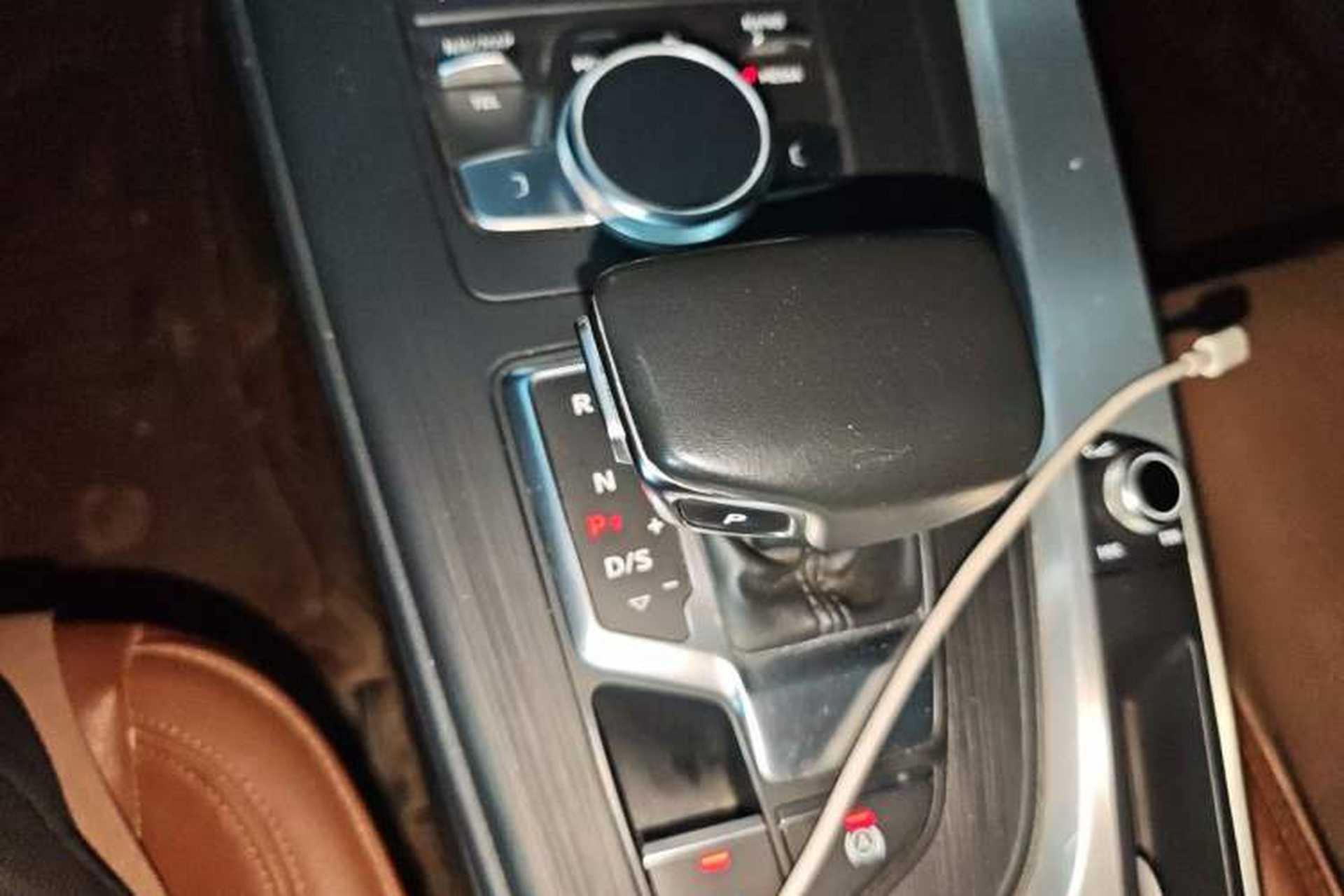 Used Audi A4L 2019 40 TFSI Fashion Edition China VI Emission Standard Gear Lever