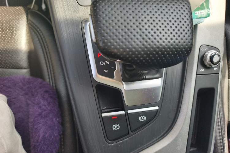 Used Audi A4L 2019 40 TFSI Ambition China VI Gear Lever