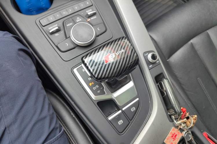 Used Audi A4L 2019 40 TFSI Ambition China VI Gear Lever