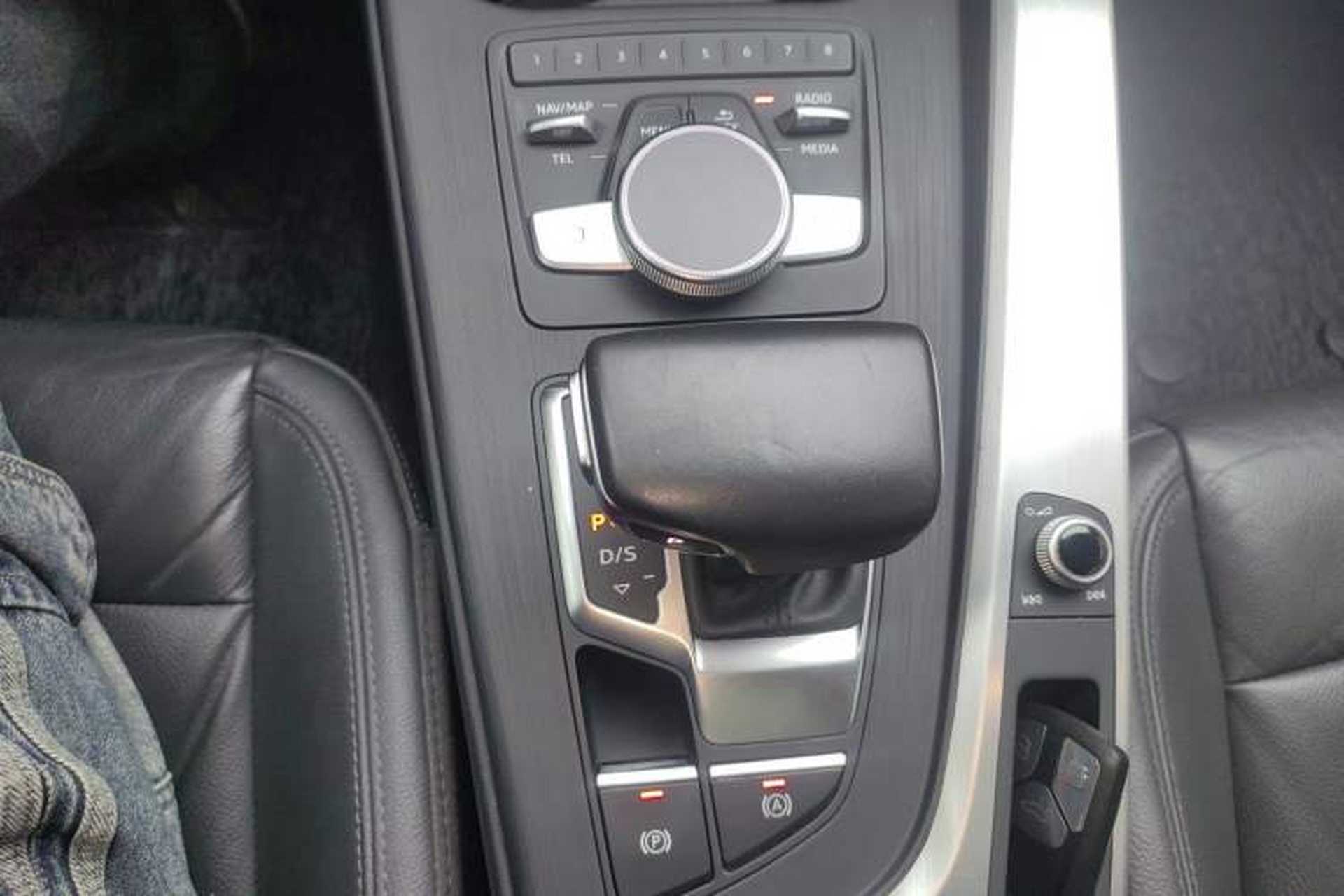 Used Audi A4L 2019 40 TFSI Fashion Edition China VI Emission Standard Gear Lever