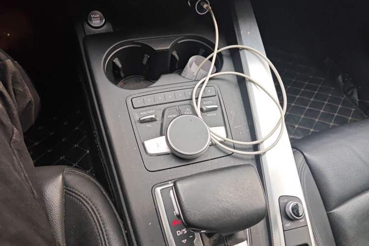 Used Audi A4L 2019 40 TFSI Fashion Edition China VI Emission Standard Gear Lever