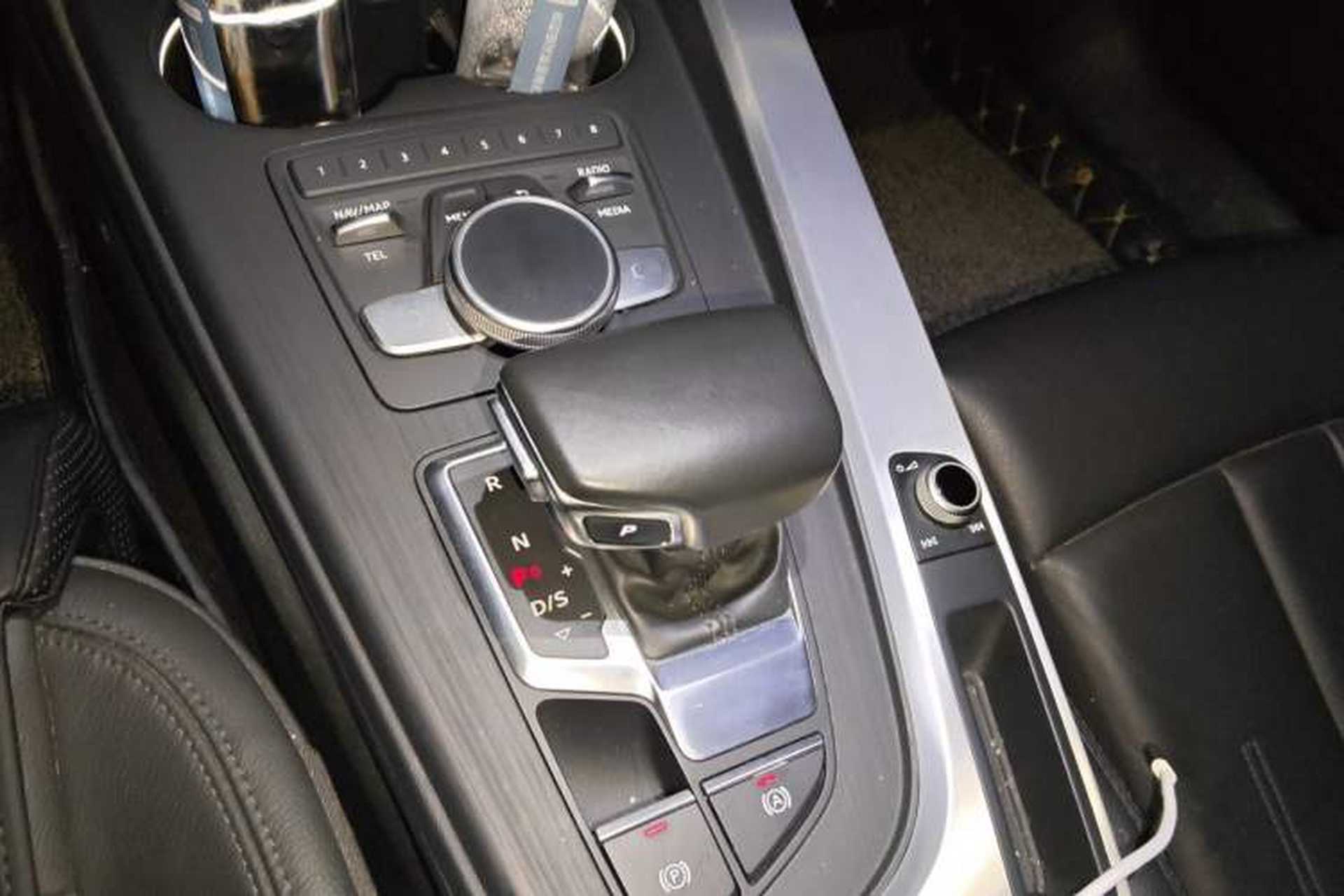 Used Audi A4L 2019 40 TFSI Fashion Edition China VI Emission Standard Gear Lever