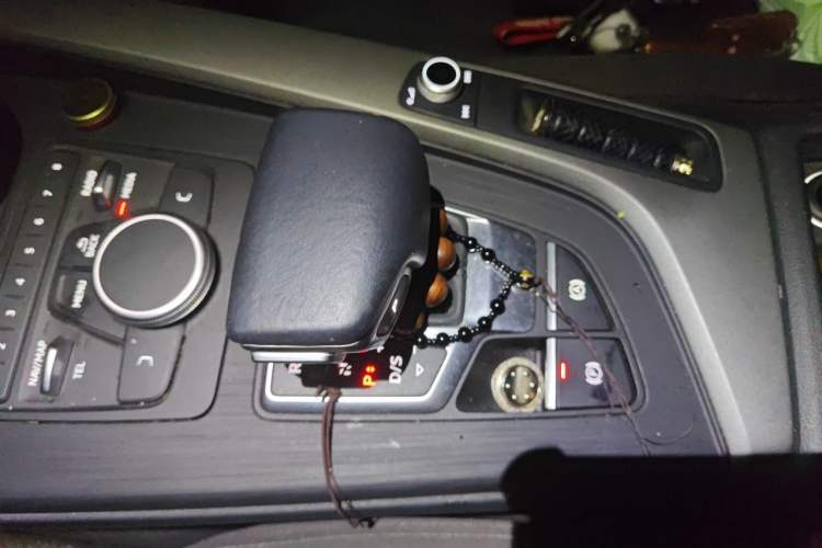 Used Audi A4L 2019 40 TFSI Ambition China VI Gear Lever
