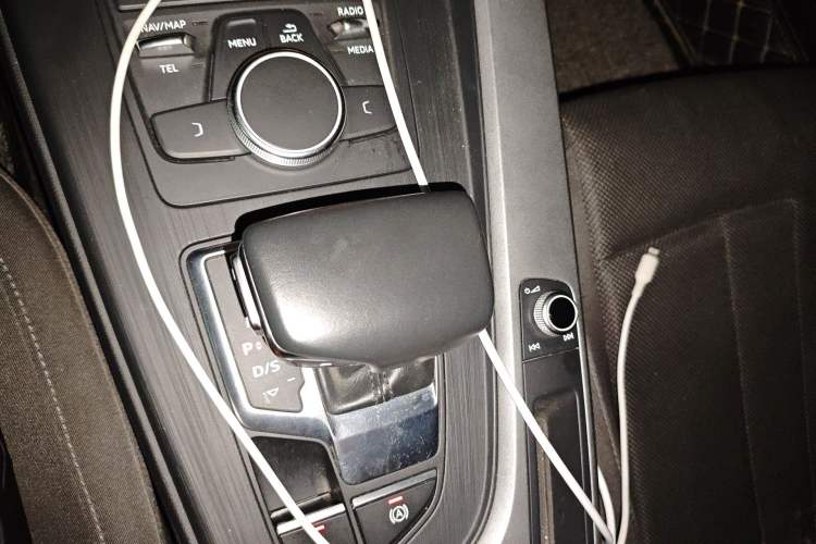Used Audi A4L 2019 40 TFSI Ambition China VI Gear Lever