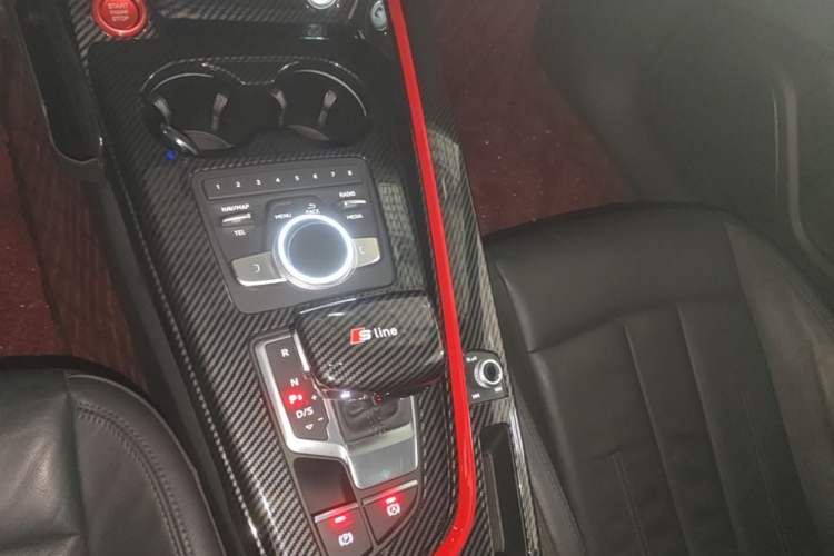 Used Audi A4L 2019 40 TFSI Fashion Edition China VI Emission Standard Gear Lever