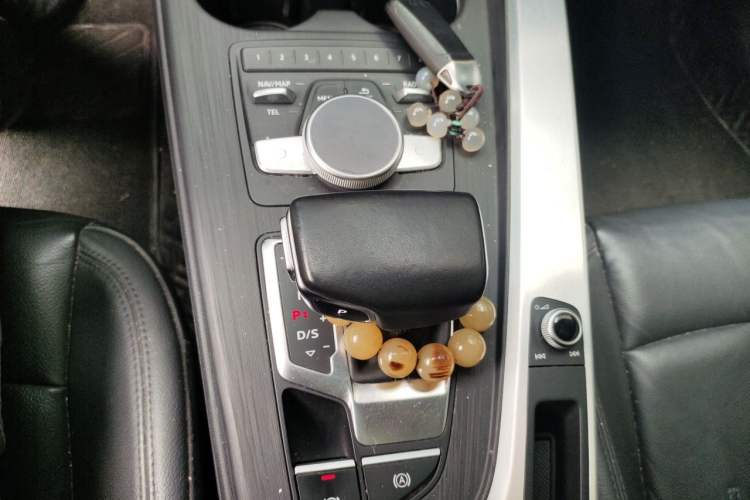 Used Audi A4L 2019 40 TFSI Fashion Edition China VI Emission Standard Gear Lever
