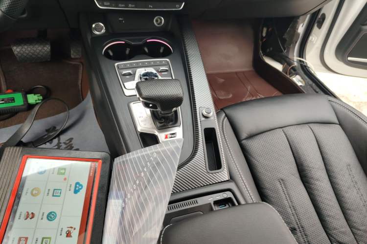Used Audi A4L 2019 40 TFSI Ambition China VI Gear Lever