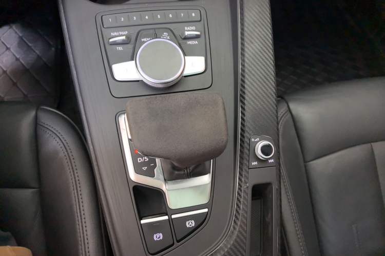 Used Audi A4L 2019 40 TFSI Fashion Version China V Gear Lever