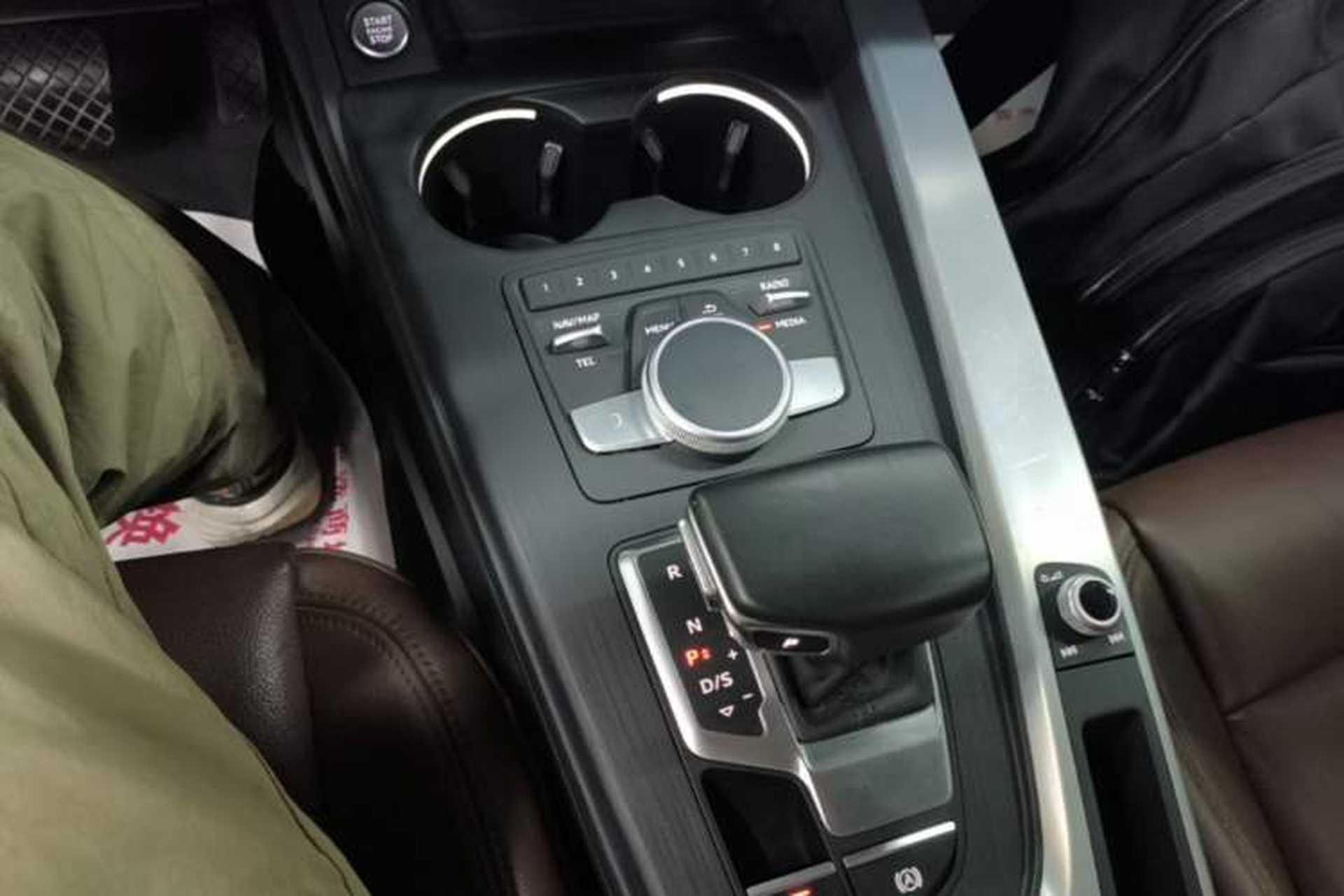 Used Audi A4L 2019 40 TFSI Fashion Edition China VI Emission Standard Gear Lever
