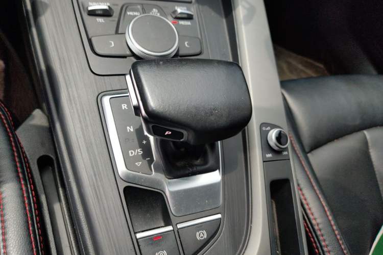 Used Audi A4L 2019 40 TFSI Ambition China VI Gear Lever