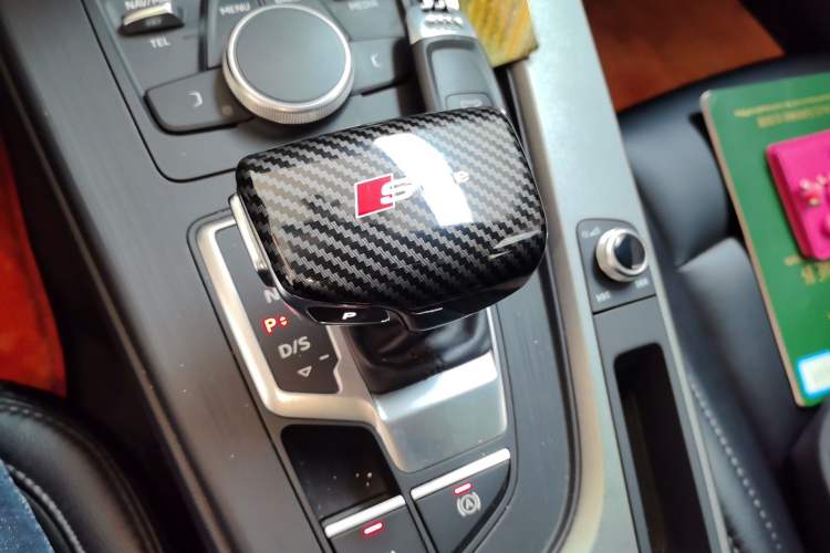 Used Audi A4L 2019 40 TFSI Ambition China VI Gear Lever