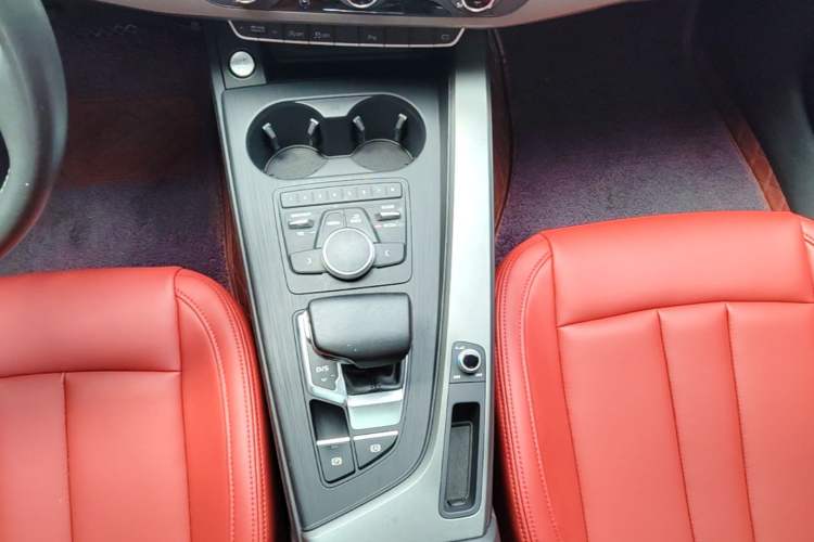 Used Audi A4L 2019 40 TFSI Ambition China VI Gear Lever