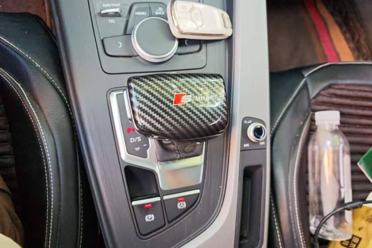 Used Audi A4L 2019 40 TFSI Ambition China VI Gear Lever