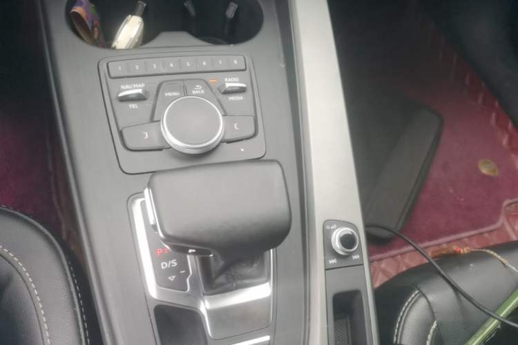 Used Audi A4L 2019 40 TFSI Ambition China VI Gear Lever