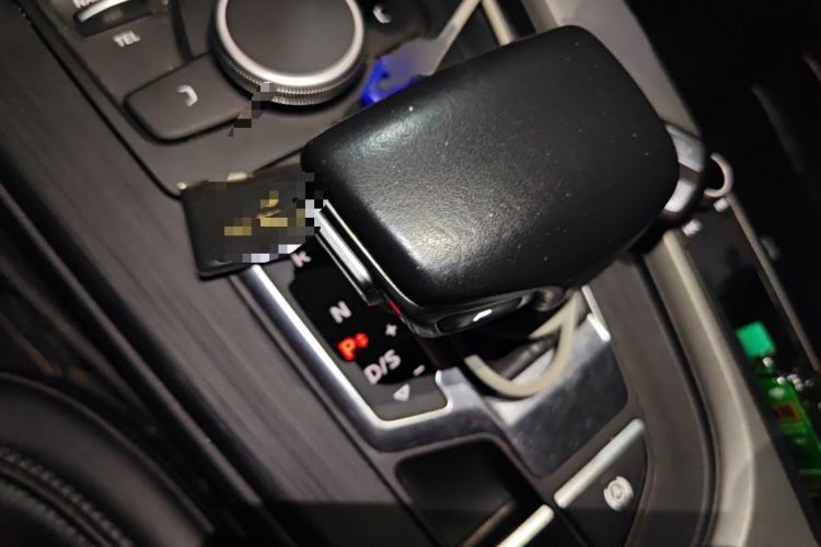Used Audi A4L 2019 40 TFSI Ambition China VI Gear Lever