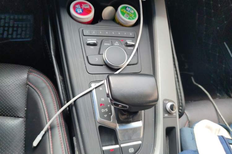 Used Audi A4L 2019 40 TFSI Ambition China VI Gear Lever