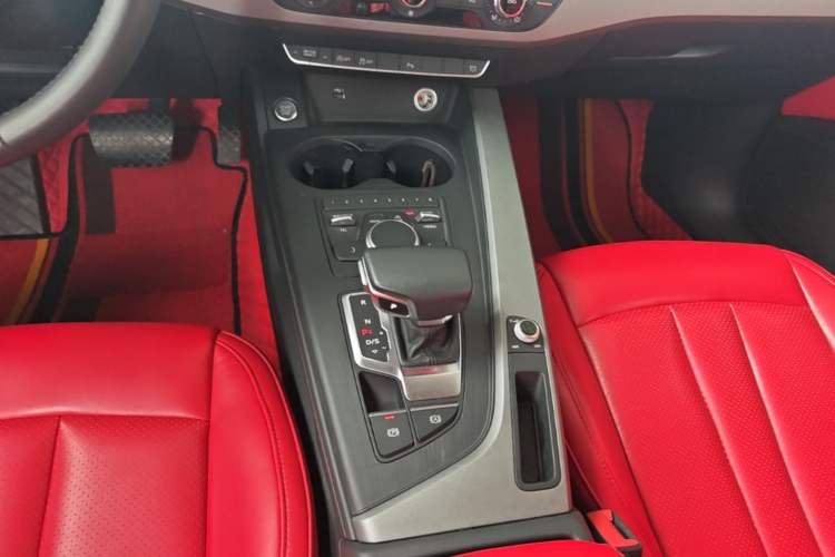 Used Audi A4L 2019 40 TFSI Ambition Version China V Gear Lever