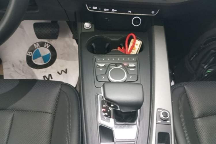 Used Audi A4L 2019 40 TFSI Ambition China VI Gear Lever