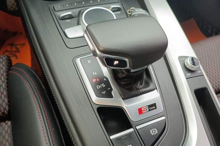 Used Audi A4L 2019 40 TFSI Sporty Version China V Gear Lever