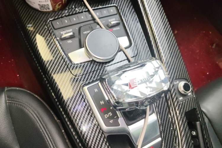 Used Audi A4L 2019 40 TFSI Fashion Version China V Gear Lever