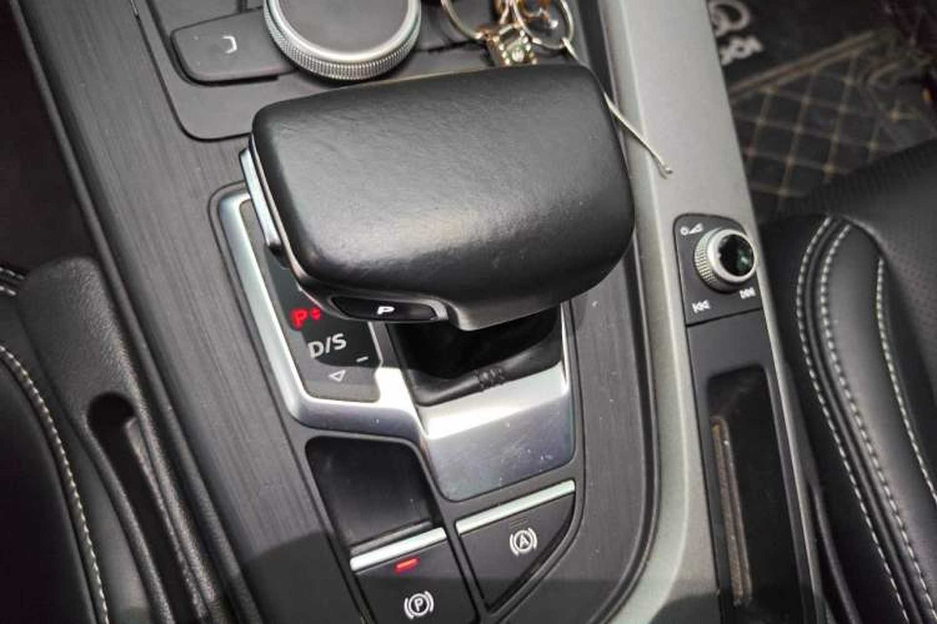 Used Audi A4L 2019 40 TFSI Ambition China VI Gear Lever
