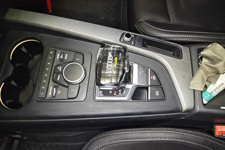 Used Audi A4L 2019 40 TFSI Ambition Version China V Gear Lever