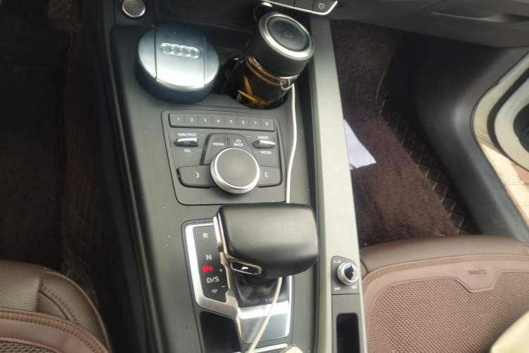 Used Audi A4L 2019 40 TFSI Ambition Version China V Gear Lever