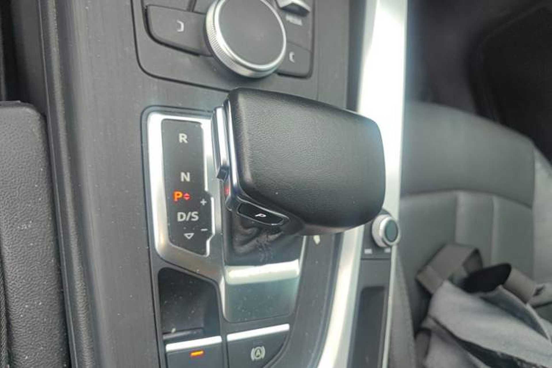 Used Audi A4L 2019 45 TFSI quattro Individual Sport Edition China VI Gear Lever