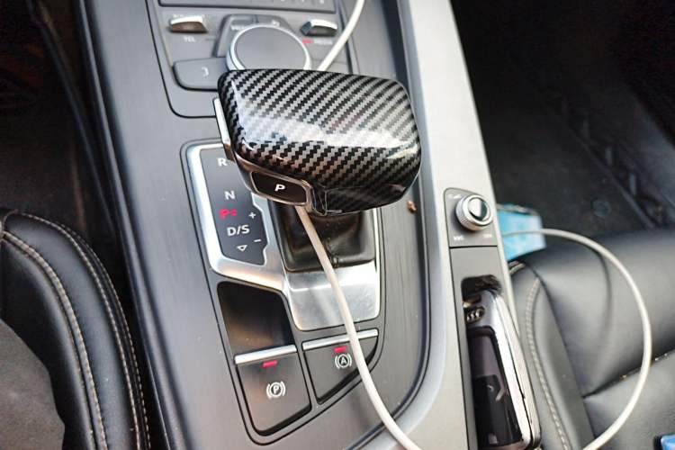 Used Audi A4L 2019 40 TFSI Ambition China VI Gear Lever
