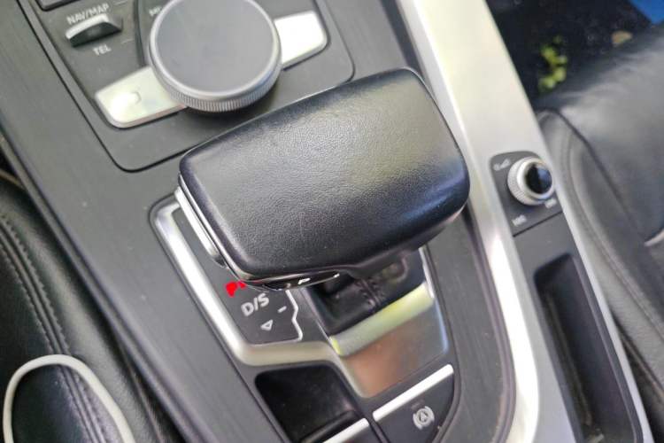 Used Audi A4L 2019 40 TFSI Fashion Version China V Gear Lever
