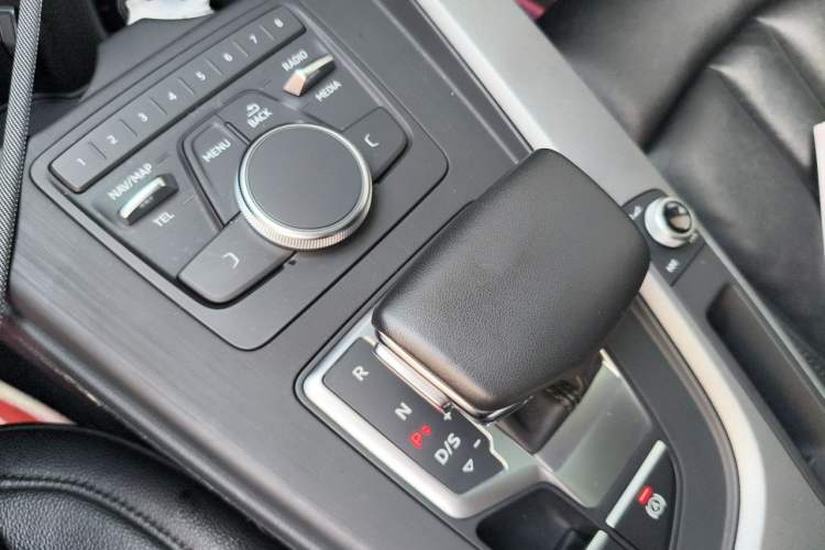 Used Audi A4L 2019 40 TFSI Ambition Version China V Gear Lever
