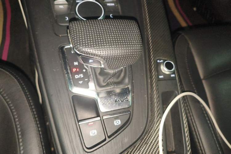 Used Audi A4L 2019 40 TFSI Ambition Version China V Gear Lever