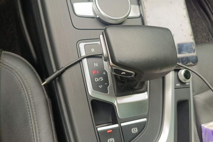 Used Audi A4L 2019 40 TFSI Fashion Version China V Gear Lever