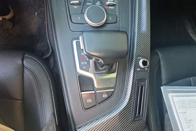 Used Audi A4L 2019 40 TFSI Ambition China VI Gear Lever