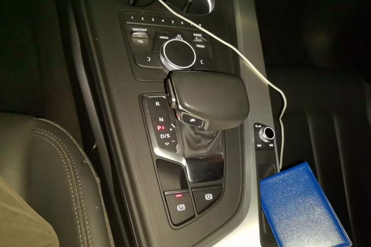 Used Audi A4L 2019 45 TFSI quattro Individual Sport Edition China VI Gear Lever